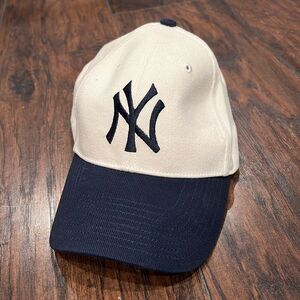 New York Yankees Twins Enterprises Snapback Baseball Hat